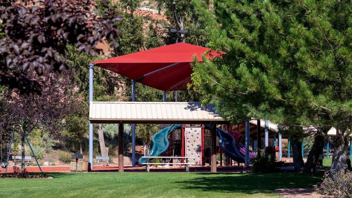 Timber & Tin F 2Bed 2Bath W Pool & Rooftop Deck Kanab Exterior photo